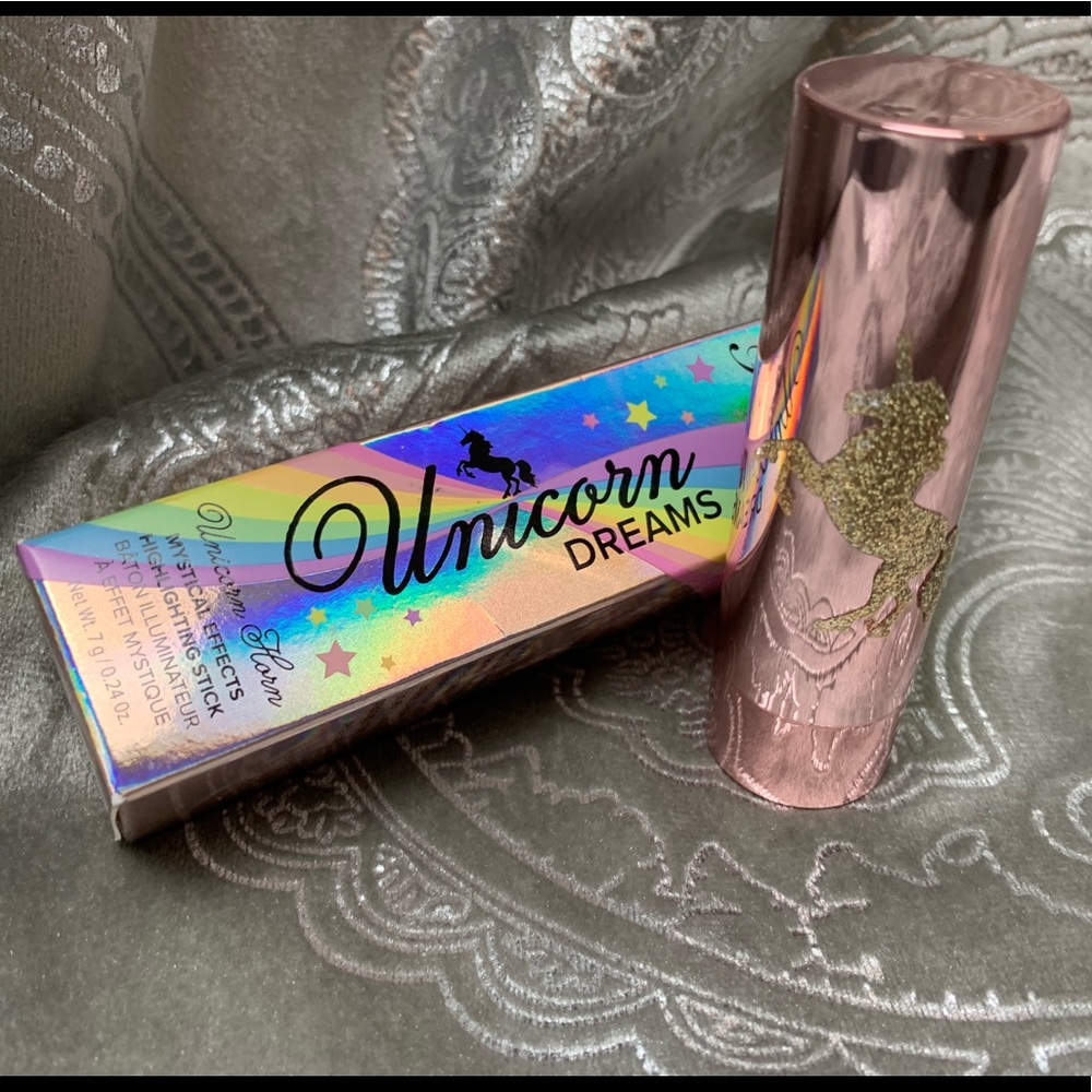 Too Faced Unicorn Dreams Highlighter
